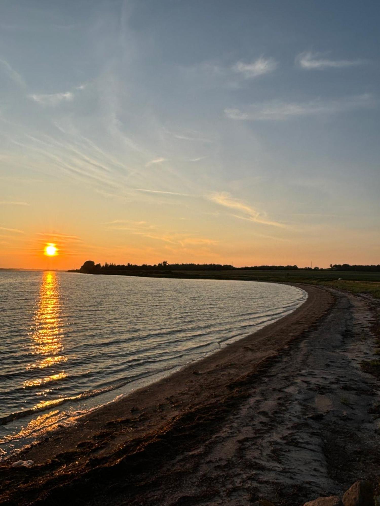 Nedlagt Gard I Naturen Med Ro Og Fred Og Samtidig Taet Pa Strand Og Fiskeri Og Indkobsmuligheder Nordborg Exterior photo
